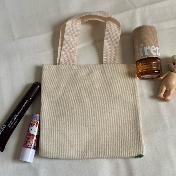 𐙚 Mini Strawberry Hand Painted Tote Bag 🍓 - Picture 4 of 5